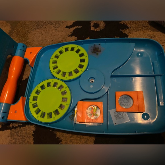 ALEX Art Draw Like A Pro projector, slides & storage! - Picture 6 of 13